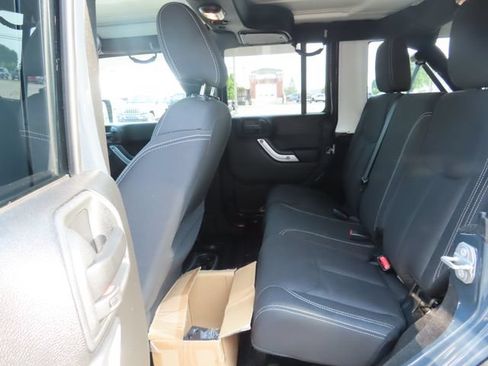 Used 2016 Jeep Wrangler Unlimited Rubicon w/ Connectivity Group AWD/4WD image 20