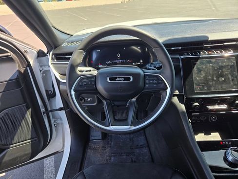 Used 2024 Jeep Grand Cherokee Altitude AWD/4WD image 18