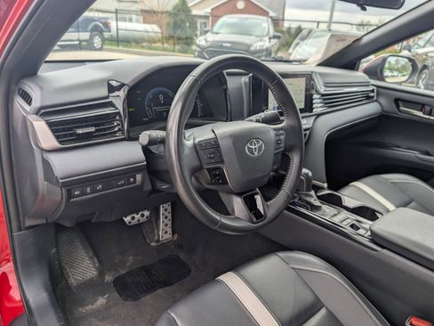 Used 2025 Toyota Camry SE FWD image 26