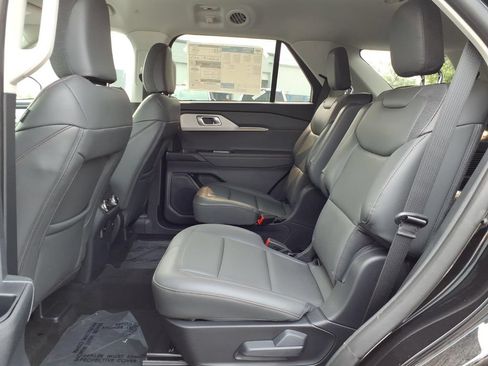 Used 2026 Ford Explorer Active w/ Active Comfort Package AWD/4WD image 8
