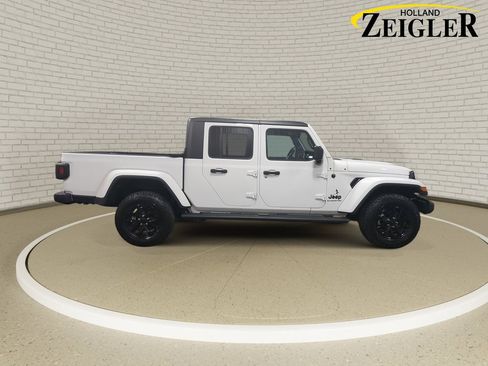 Used 2022 Jeep Gladiator Sport image 4