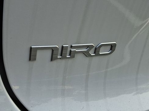 New 2025 Kia Niro EX image 13