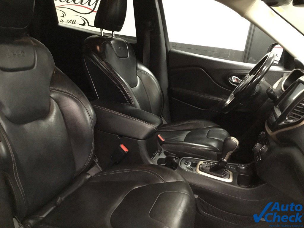 Used 2016 Jeep Cherokee Limited AWD/4WD image 32