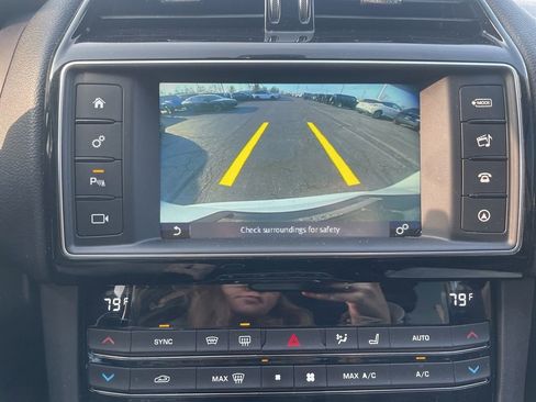 Used 2017 Jaguar F-PACE Prestige image 24