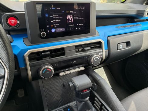 Used 2025 Toyota Tacoma TRD Off-Road AWD/4WD image 17