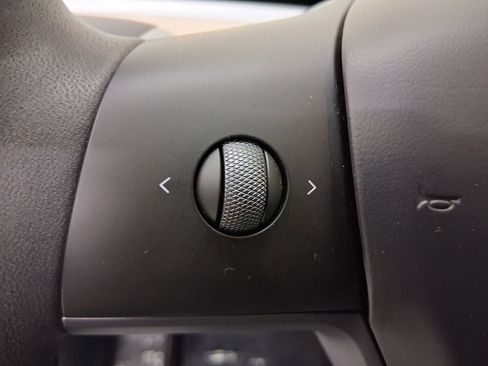 Used 2024 Tesla Model Y Long Range image 16