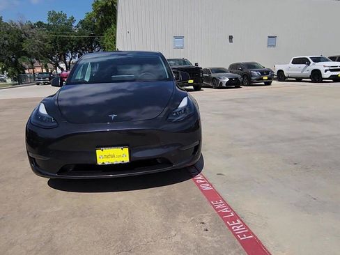Used 2024 Tesla Model Y Long Range AWD/4WD image 3
