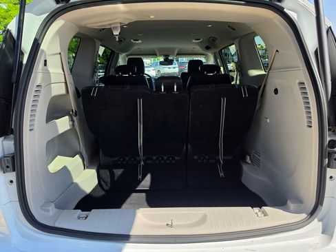 Used 2023 Chrysler Pacifica Touring-L FWD image 15