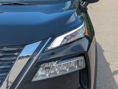 Used 2023 Nissan Rogue SV w/ SV Premium B Package image 13