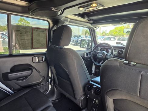 Used 2022 Jeep Wrangler Unlimited Sport w/ Sun And Sound Package AWD/4WD image 31