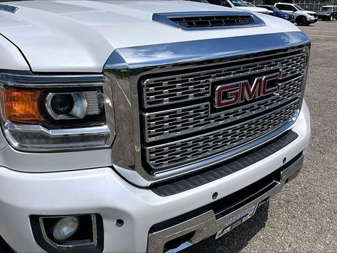 Used 2018 GMC Sierra 2500 Denali w/ Duramax Plus Package AWD/4WD image 29