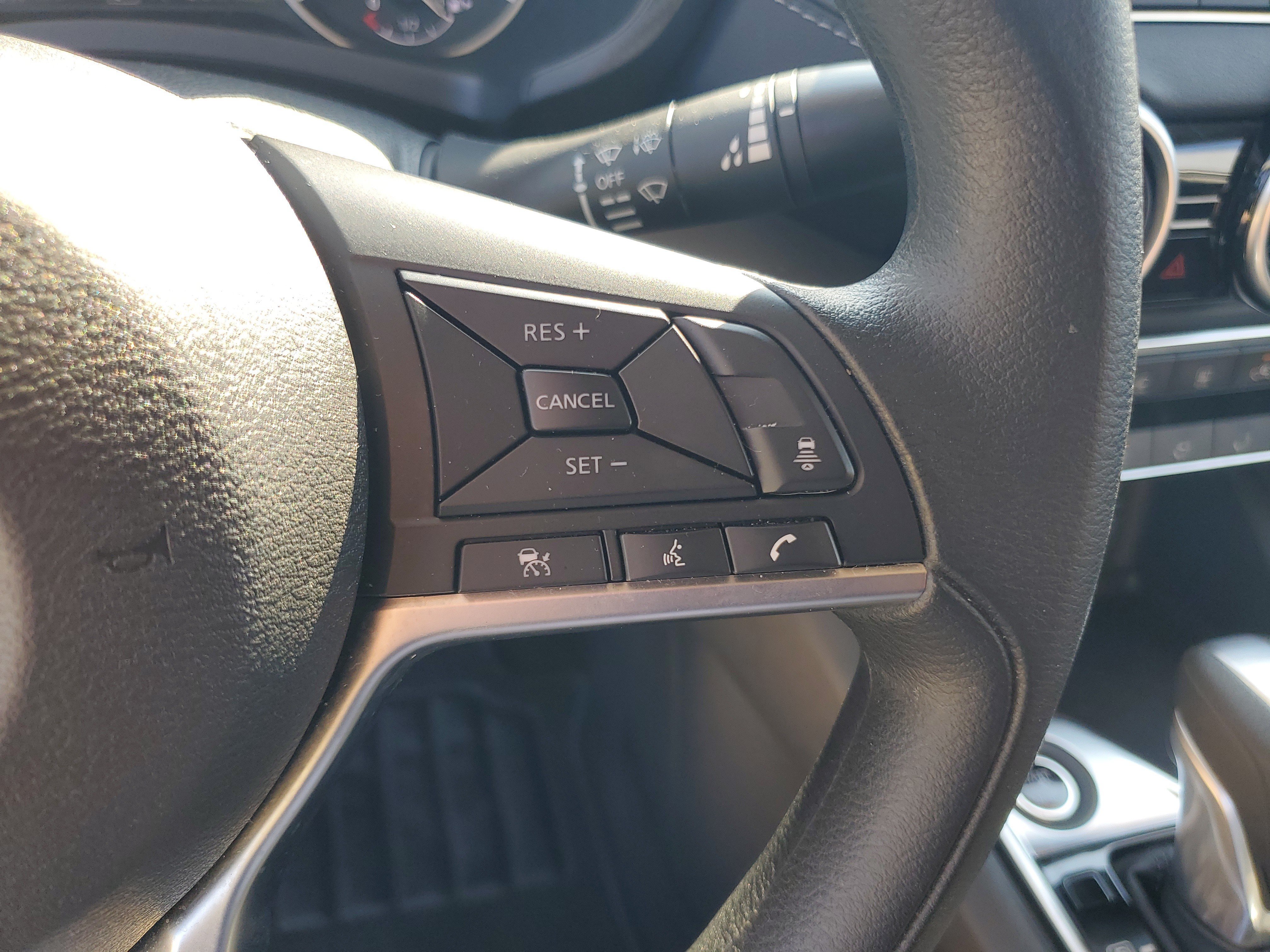 Used 2025 Nissan Sentra SV FWD image 17