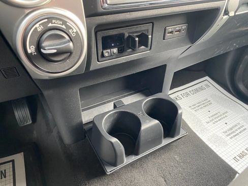 Used 2019 Nissan Titan SV w/ SV Convenience Package image 17