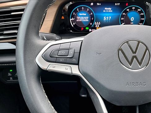 Used 2024 Volkswagen Atlas SE image 24