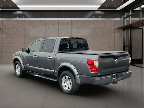 Used 2017 Nissan Titan SV image 3