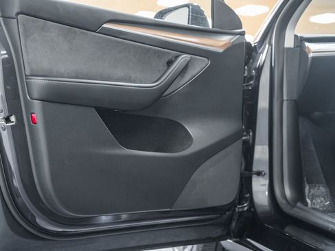 Used 2024 Tesla Model Y Long Range image 41