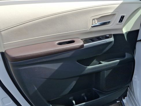 Certified 2023 Toyota Sienna Platinum image 13