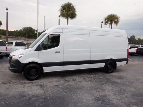 Used 2025 Mercedes-Benz Sprinter 2500 image 2