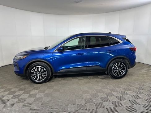 Used 2023 Ford Escape SE w/ PHEV Premium Package image 6