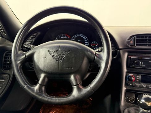 Used 2001 Chevrolet Corvette Convertible w/ Preferred Equipment Group2 image 11