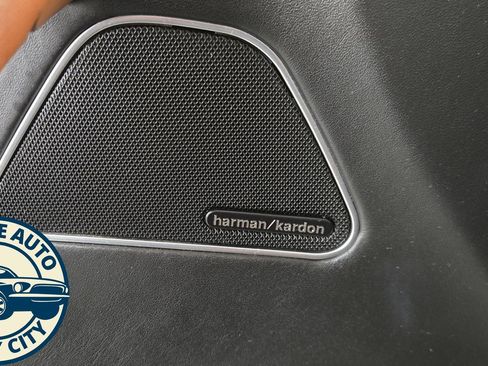 Used 2019 Maserati Levante GranLusso AWD/4WD image 27