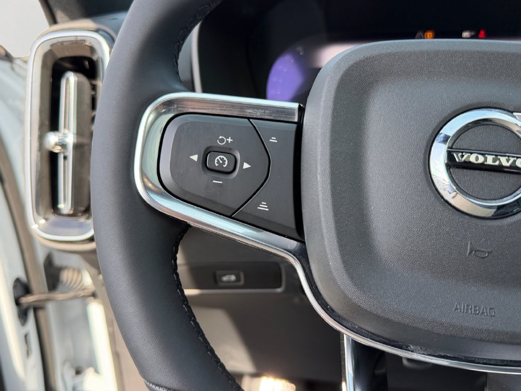 Certified 2024 Volvo XC40 B5 Plus AWD/4WD image 20