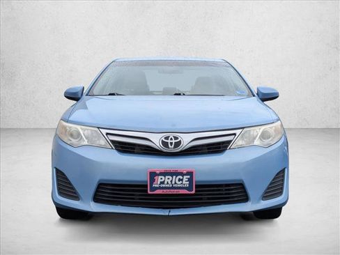 Used 2012 Toyota Camry LE image 2