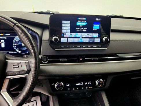 Used 2024 Mitsubishi Outlander SE Black Edition FWD image 17