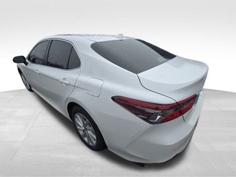 Used 2022 Toyota Camry LE image 4