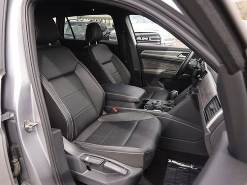 Certified 2023 Volkswagen Atlas Cross Sport SE w/ Panoramic Sunroof Package image 28