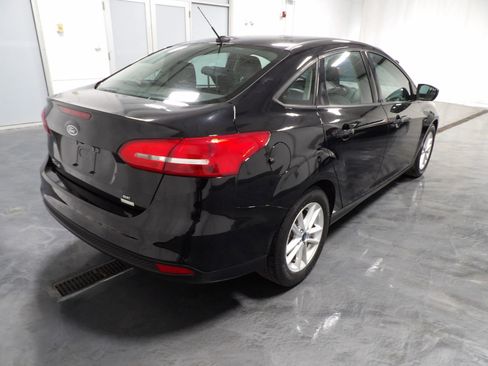 Used 2018 Ford Focus SE FWD image 4