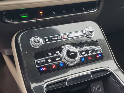 Certified 2023 Lincoln Nautilus Reserve image 18