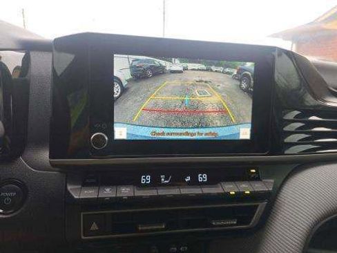 Used 2025 Toyota Camry SE FWD image 15