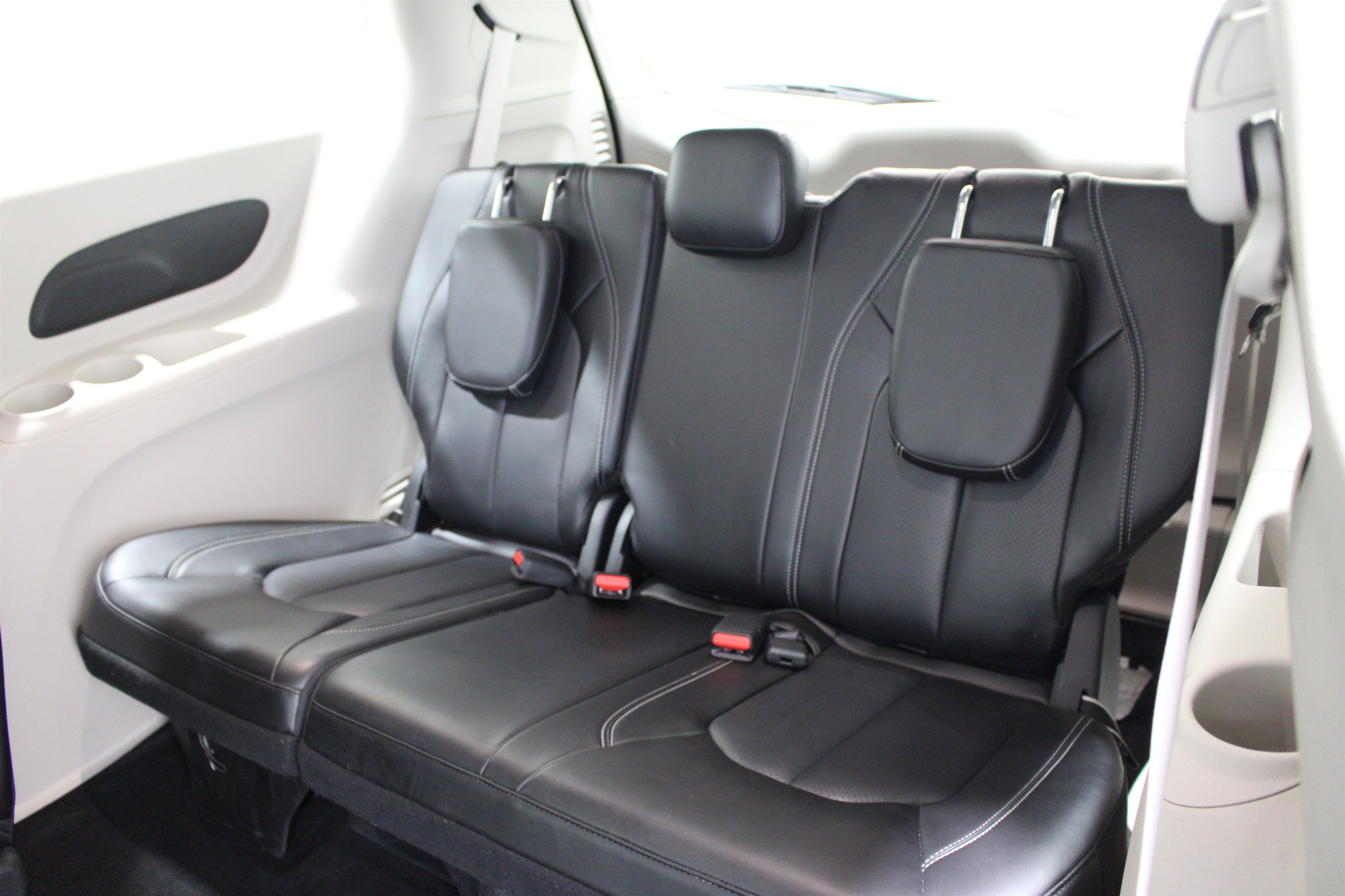 Used 2023 Chrysler Pacifica Touring-L FWD image 21
