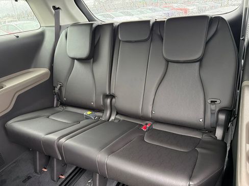 New 2026 Kia Carnival EX image 13