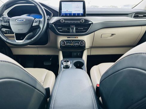 Used 2021 Ford Escape Titanium image 25