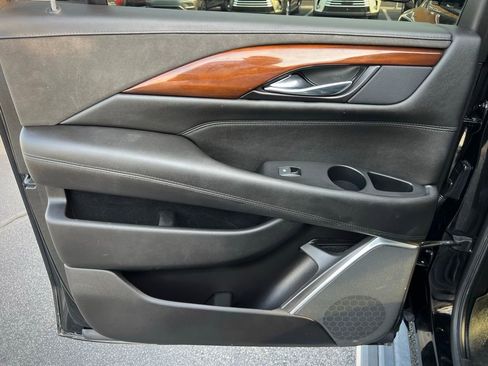 Used 2020 Cadillac Escalade ESV Premium Luxury image 20