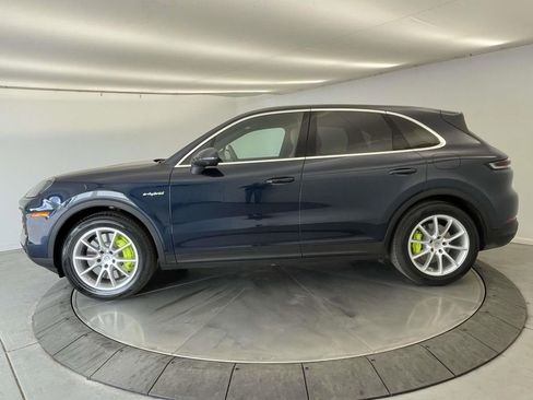 Certified 2024 Porsche Cayenne AWD/4WD image 2
