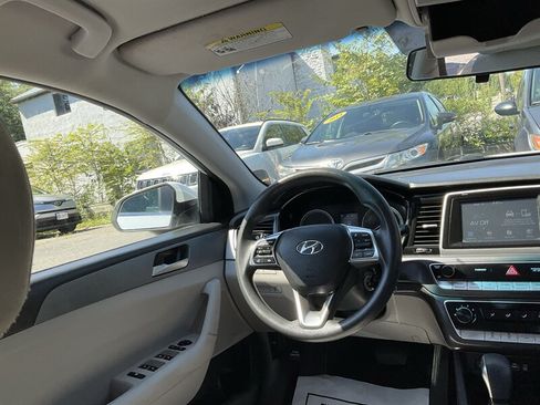 Used 2018 Hyundai Sonata SE FWD image 14