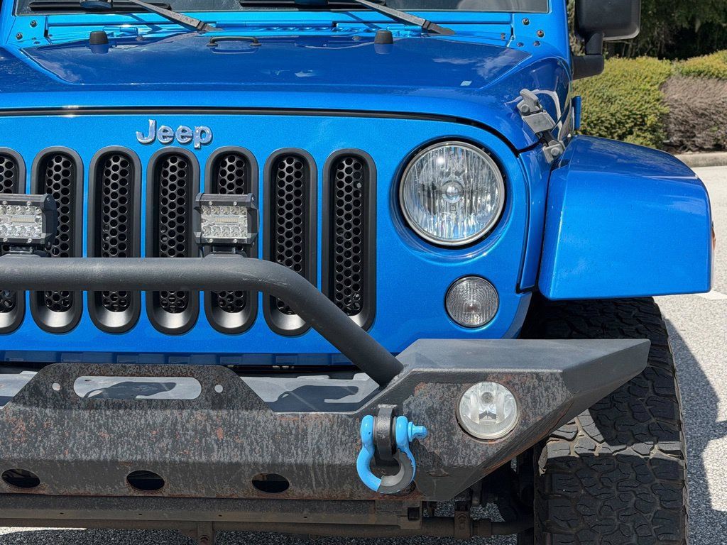 Used 2015 Jeep Wrangler Unlimited Sahara w/ Dual Top Group AWD/4WD image 9