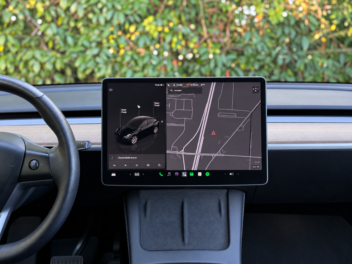 Used 2023 Tesla Model Y Long Range AWD/4WD image 23