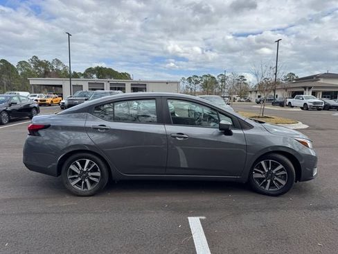 Used 2023 Nissan Versa SV image 5