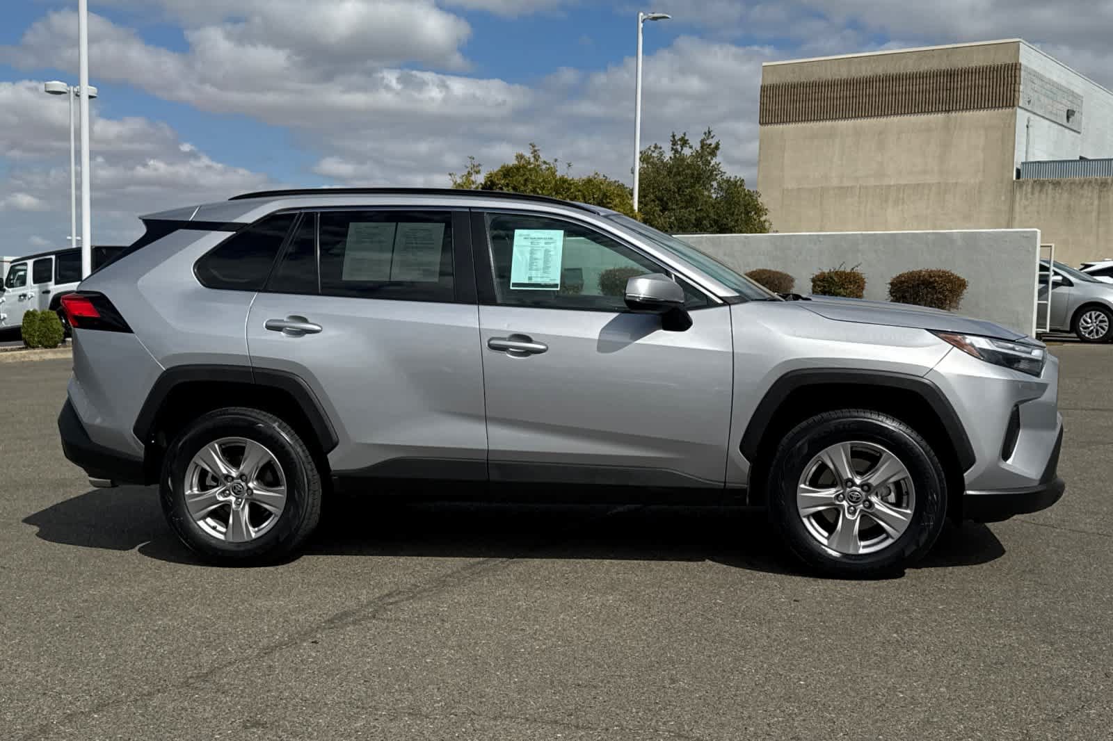 Used 2022 Toyota RAV4 XLE AWD/4WD image 6