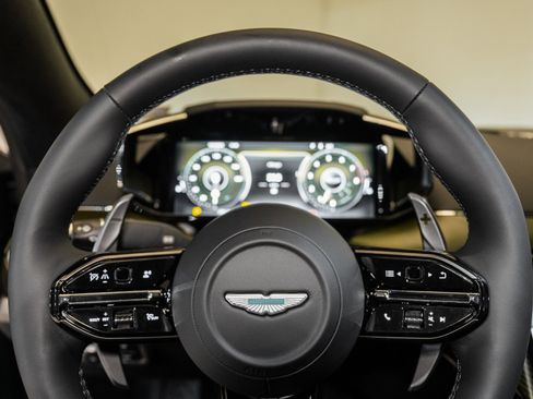 Used 2025 Aston Martin V8 Vantage Coupe image 11