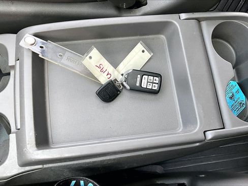 Used 2021 Chrysler Pacifica Touring-L FWD image 10