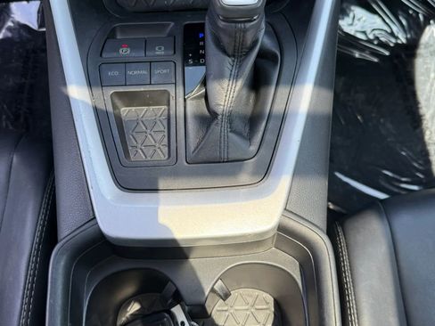 Used 2019 Toyota RAV4 XLE Premium FWD image 19