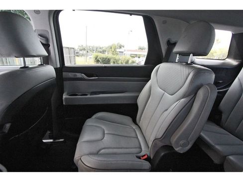 Used 2024 Hyundai Palisade SEL w/ Premium Package FWD image 12