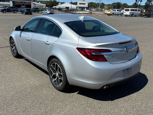 Used 2017 Buick Regal Sport Touring FWD image 4