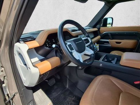 Used 2023 Land Rover Defender 110 SE AWD/4WD image 9