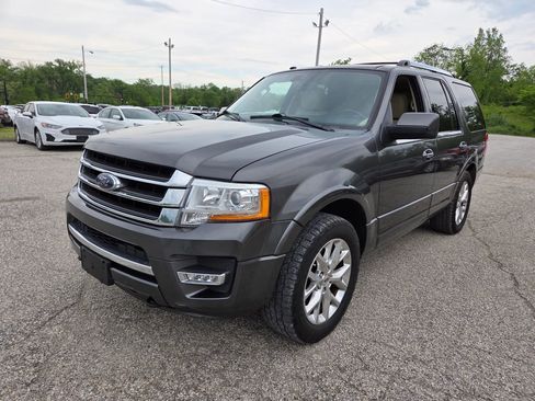 Used 2017 Ford Expedition Limited w/ Equipment Group 301A AWD/4WD image 3
